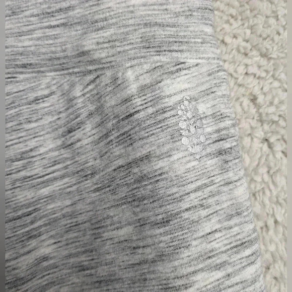 FREE PEOPLE MOVMENT jogger size XS very stretch Nice White and Gray color Flare - Picture 5 of 9
